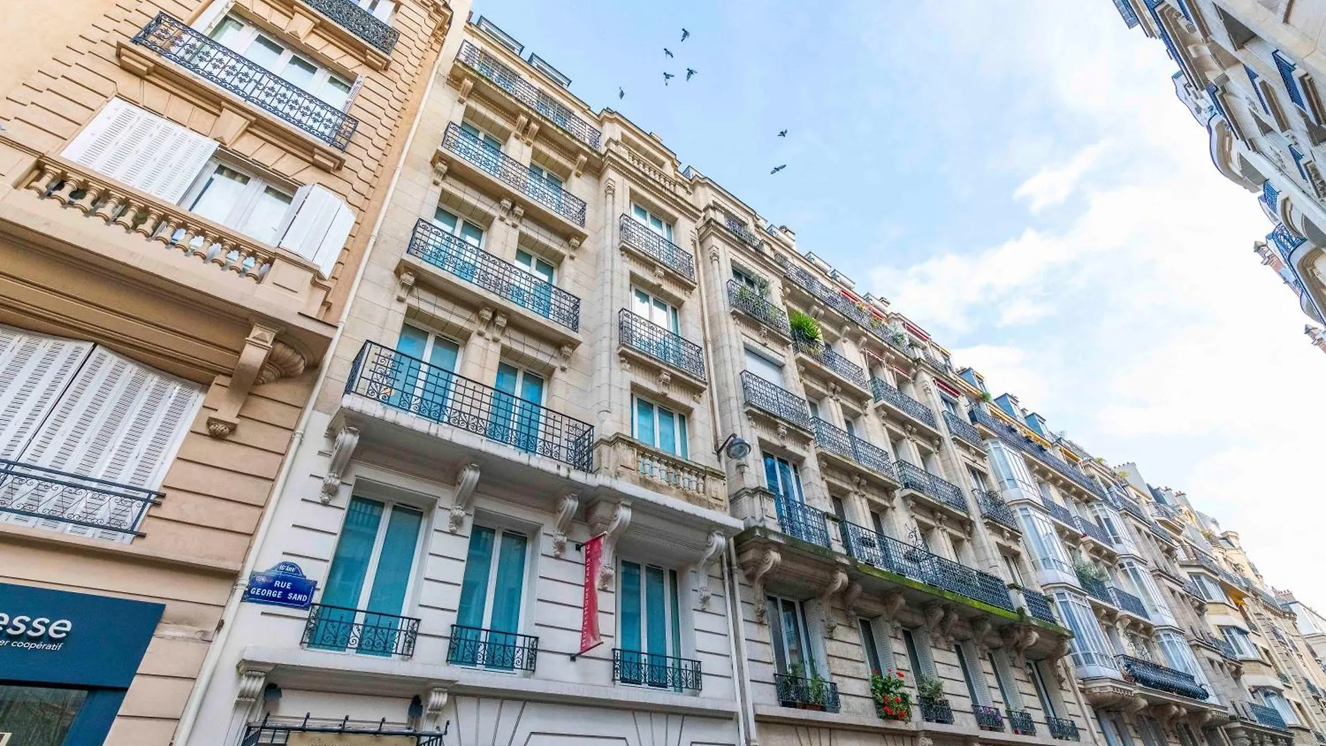 HotelHome Paris 16 Aparthotel