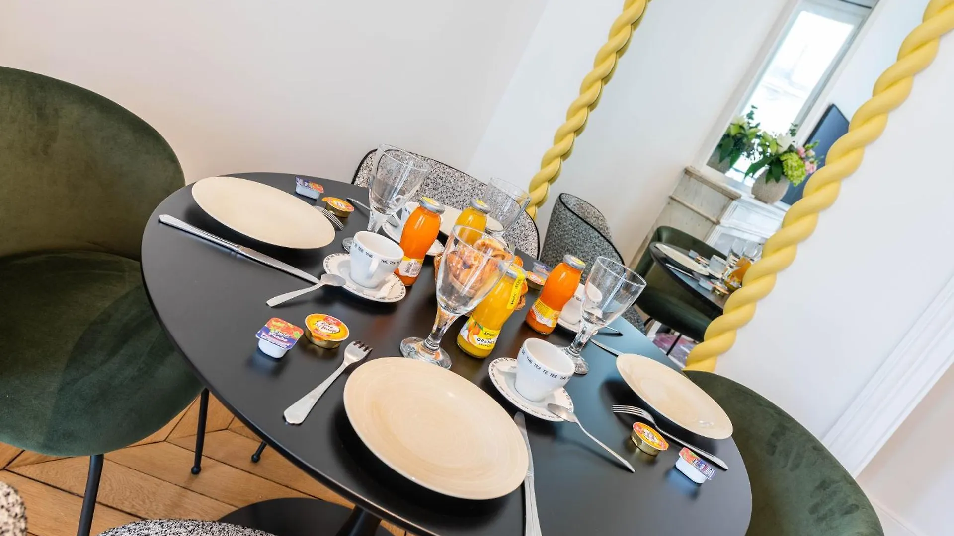 HotelHome Paris 16
