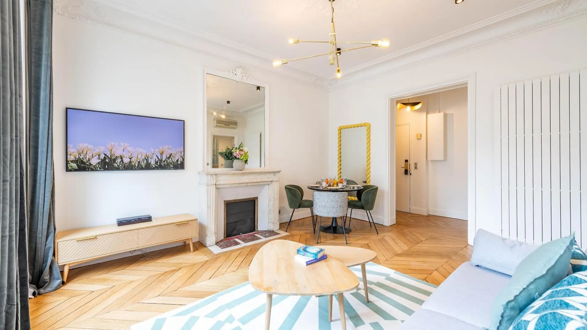 HotelHome Paris 16