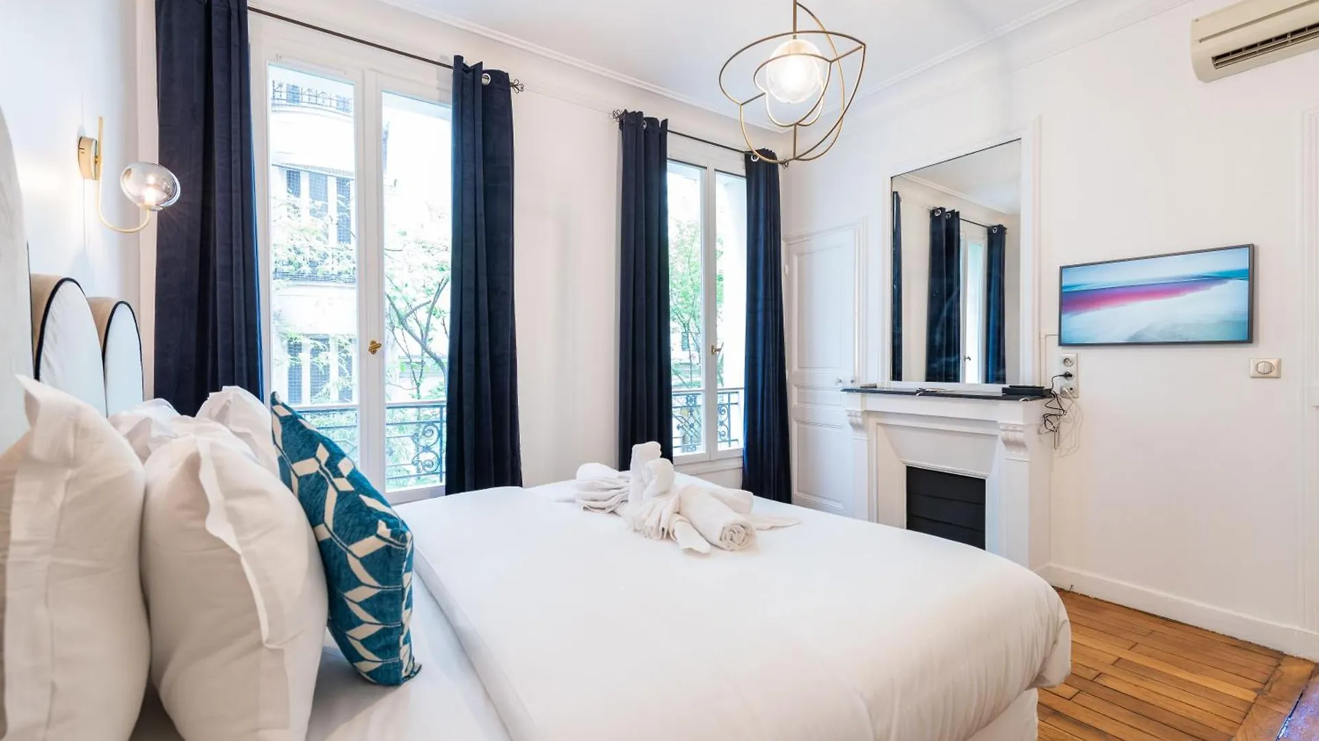 HotelHome Paris 16